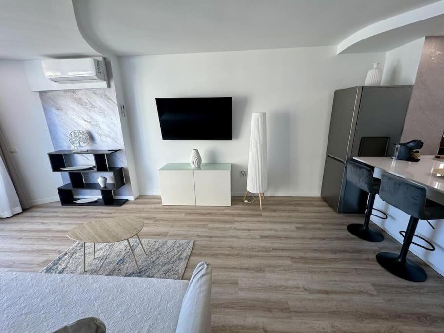 Amazing Apartment In Las Americas Playa de las Americas  Bagian luar foto